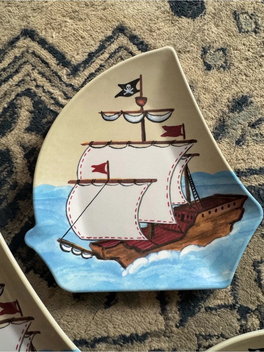 Pottery Barn Kids Pirate Ship Melamine Plates Set of 4 Jolly Roger Sail Shaped